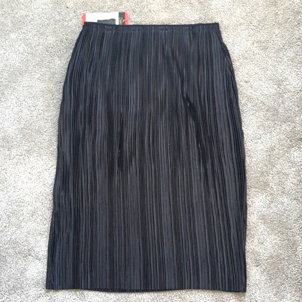 Dalia Ladies' Fully Lined Elastic Straight Pleated Midi Skirt.